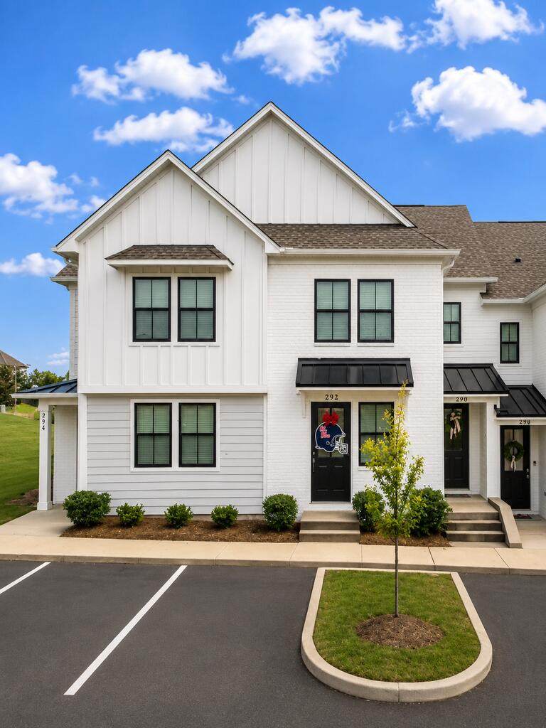 292 Hydrangea Dr - Photo 1