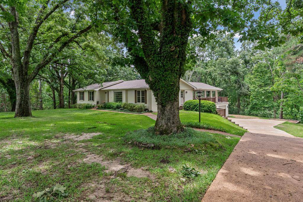 2235 Lee Loop - Photo 1