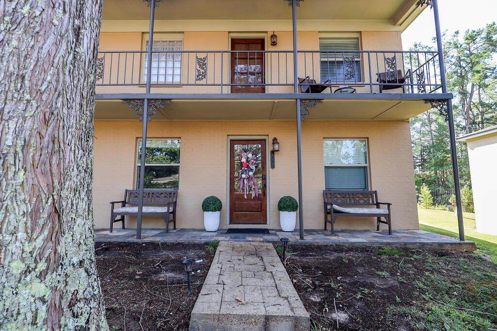 112 Orleans Oaks - Photo 1