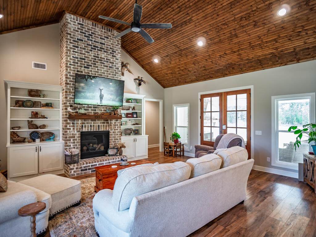 https://bt-photos.global.ssl.fastly.net/oxford/orig_boomver_1_168401-2.jpg