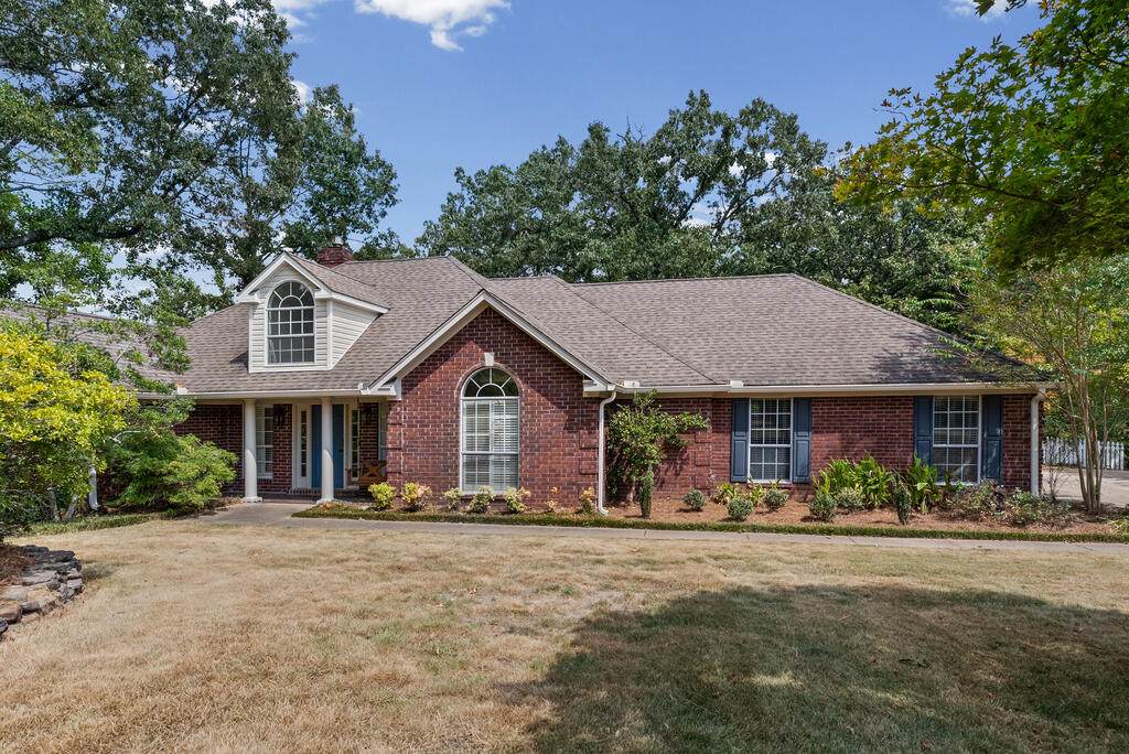 607 Royal Oaks Drive - Photo 1