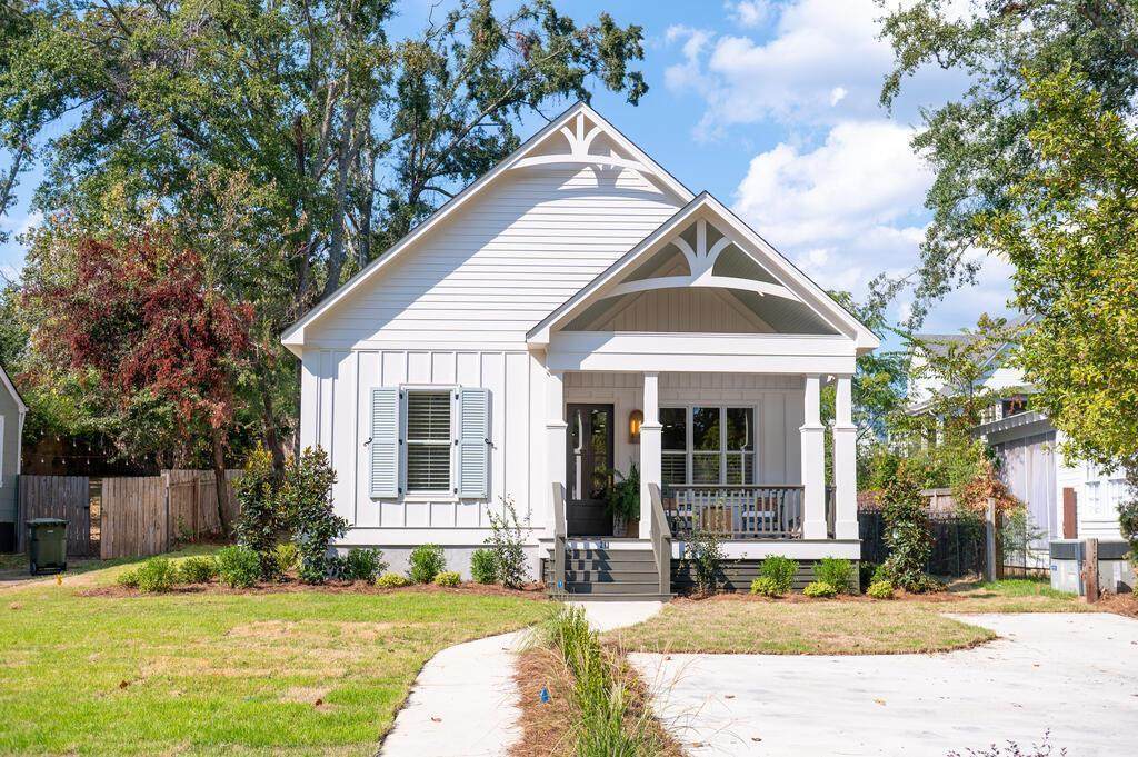 211 Williams - Photo 1