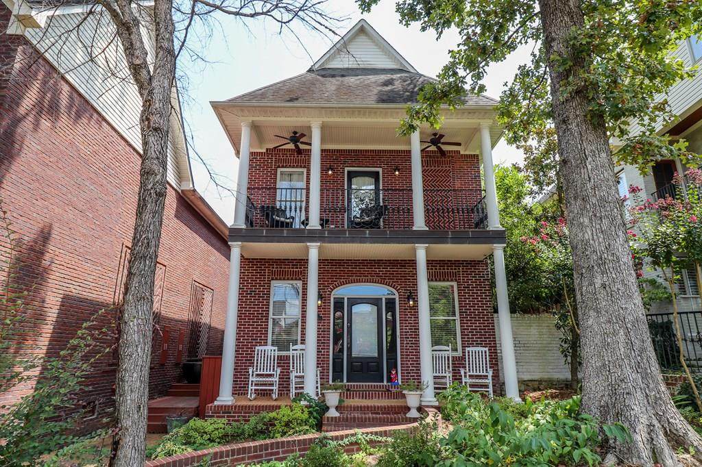 631 Bickerstaff - Photo 1