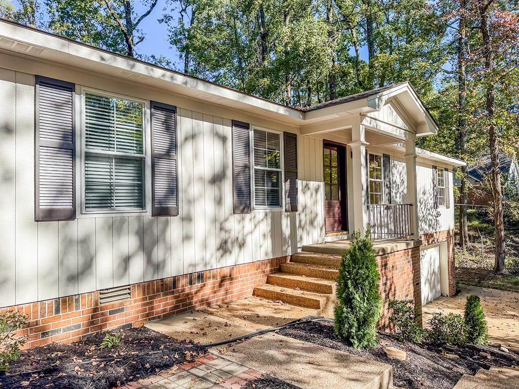 1126 Shelia Dr - Photo 1