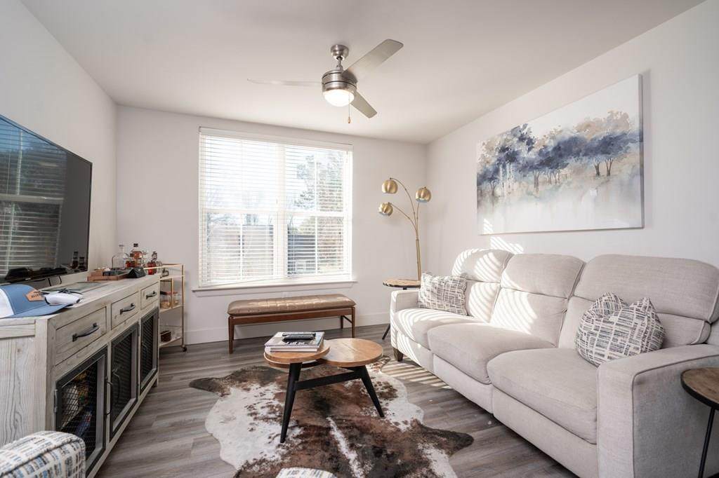 514 Jackson Ave E  #511 - Photo 1