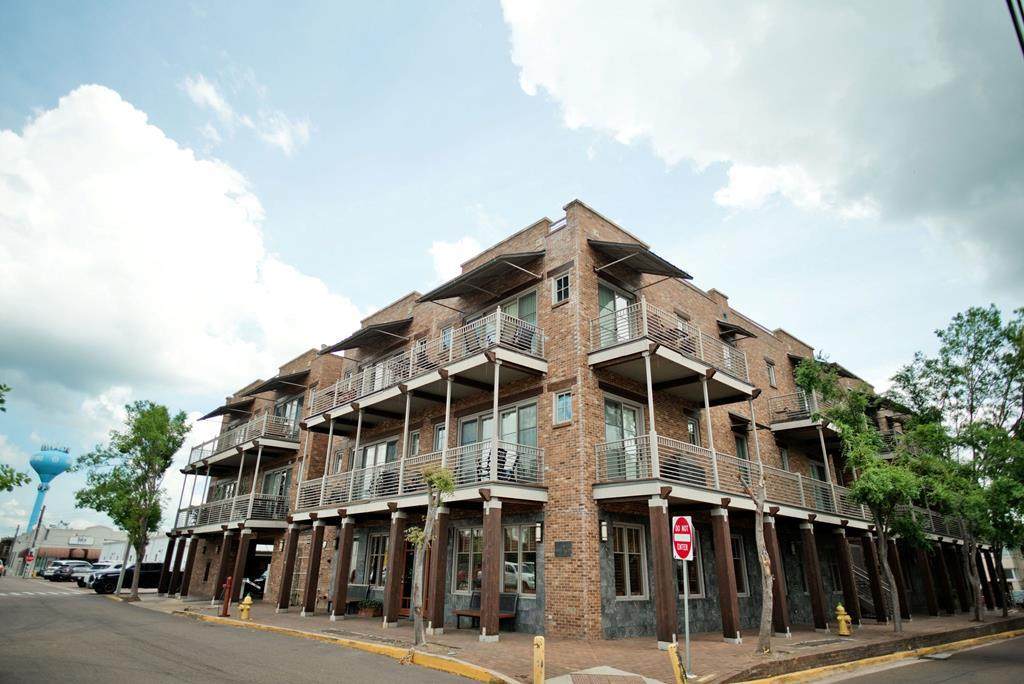 1100 Tyler #203 - Photo 1
