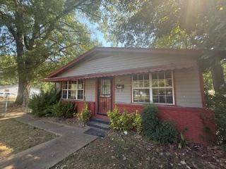 611 3rd Avenue N - Photo 1