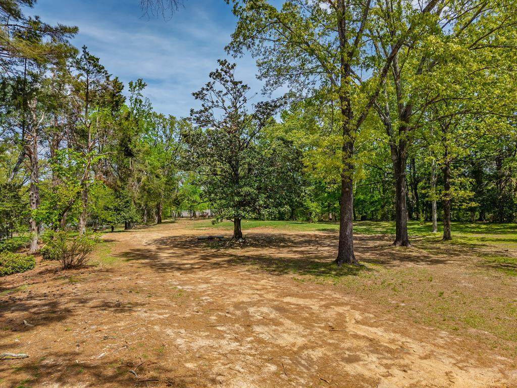 107 Colonial - Photo 1