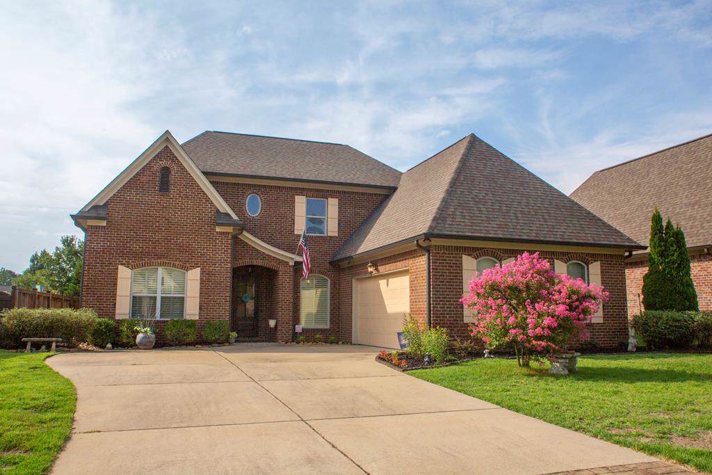341 Windsor Drive North - Photo 1