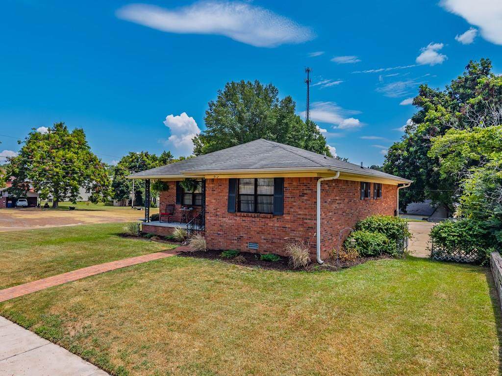 912 N. Main Street - Photo 1