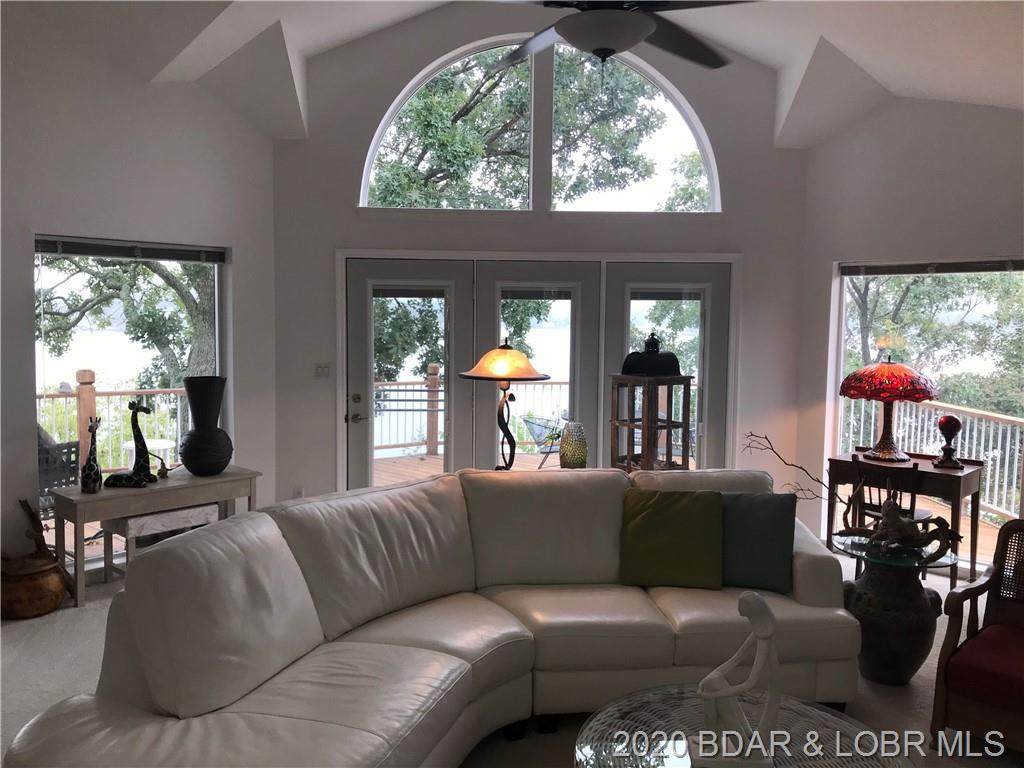 810 Palisades Drive - Photo 1