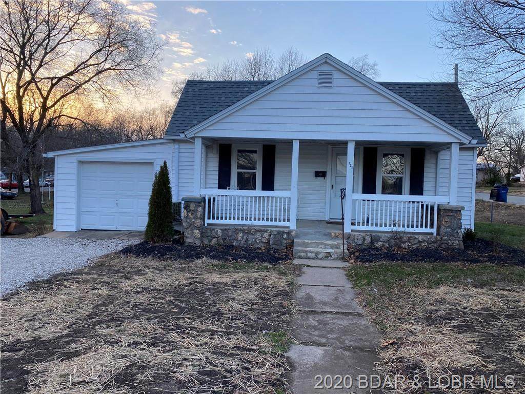 123 N Grand Avenue - Photo 1