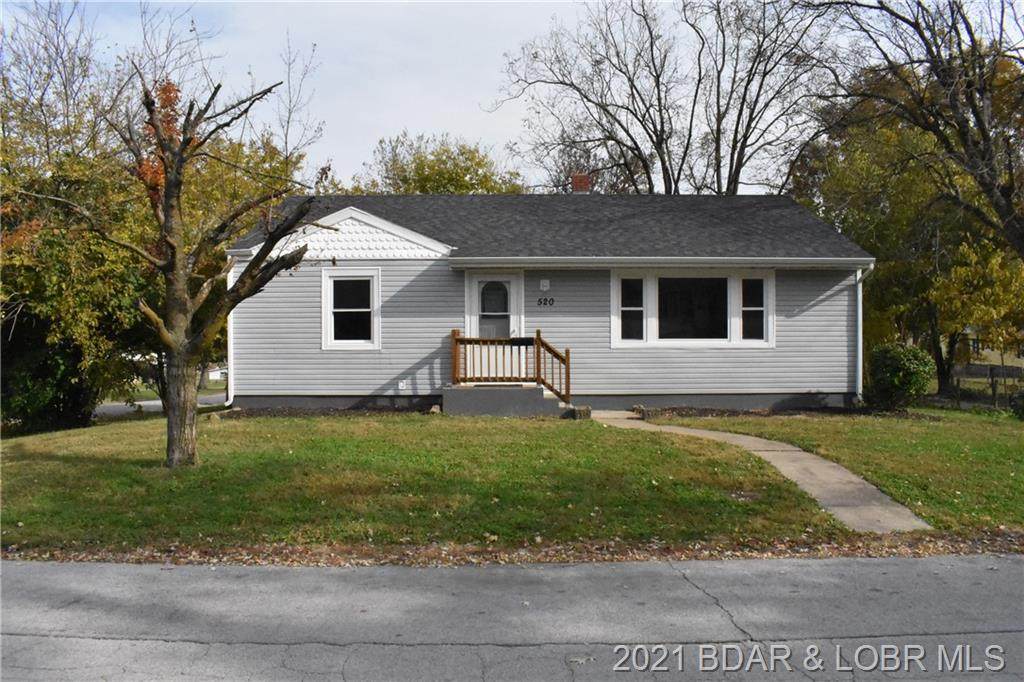 520 N Oak Street - Photo 1