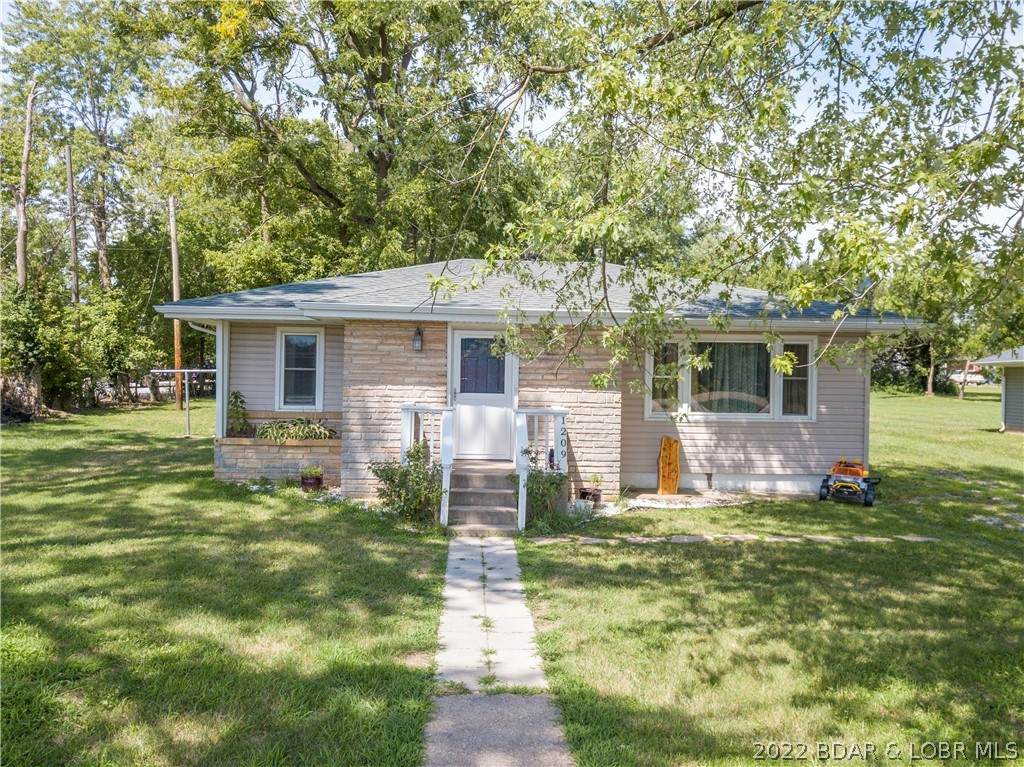1209 S Maple Street - Photo 1