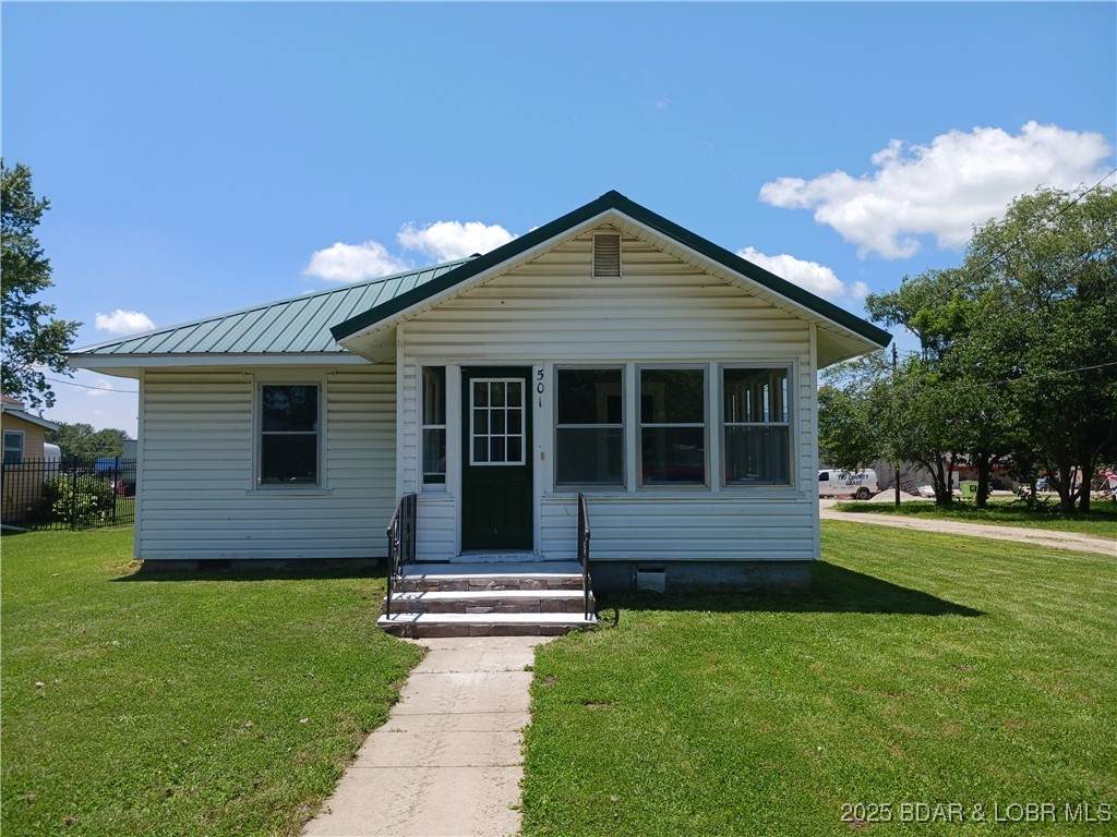 501 S. Oak Street - Photo 1
