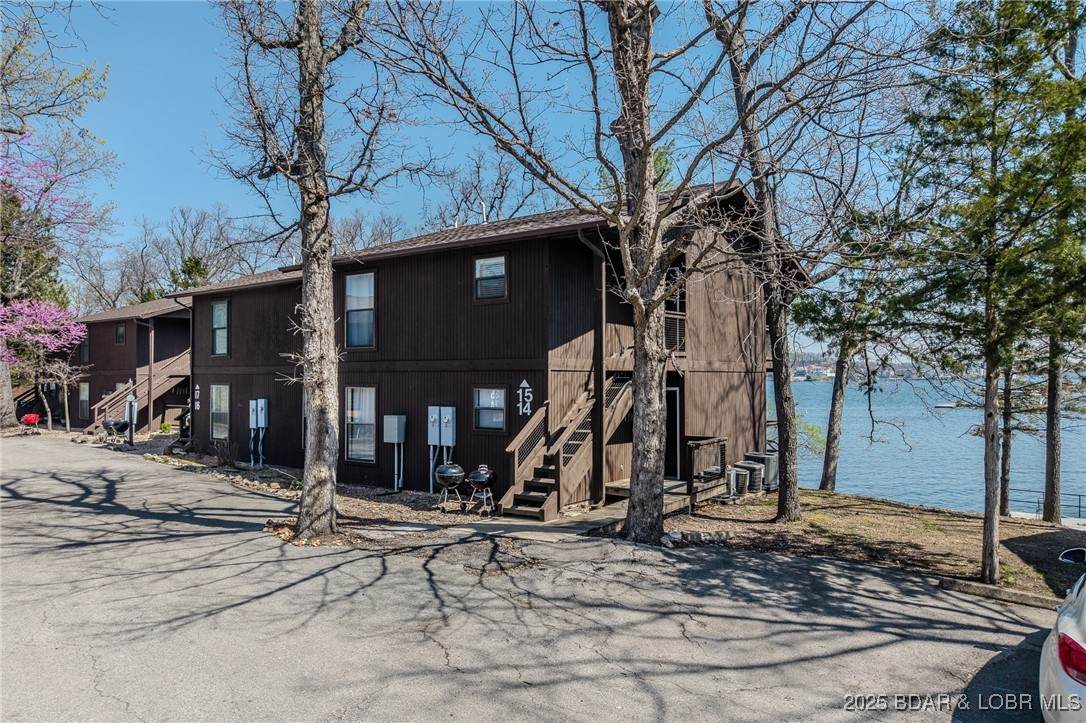 256 Lone Oak Point - Photo 1