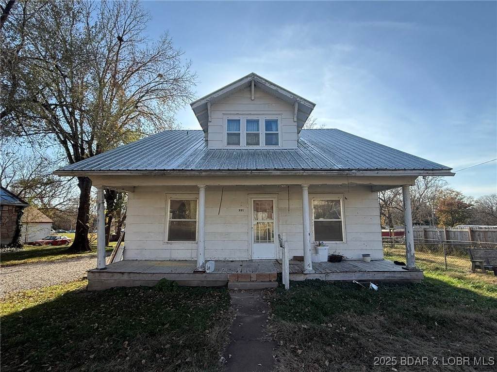 331 E Jackson Street - Photo 1