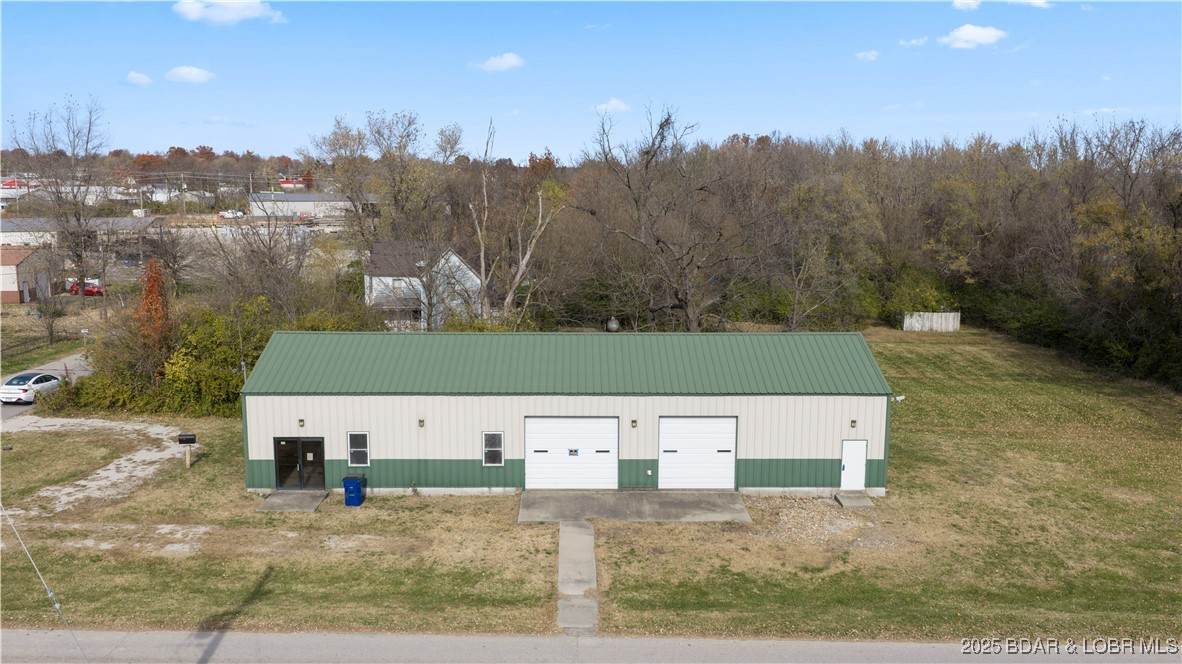 801 E 8th Street - Photo 1