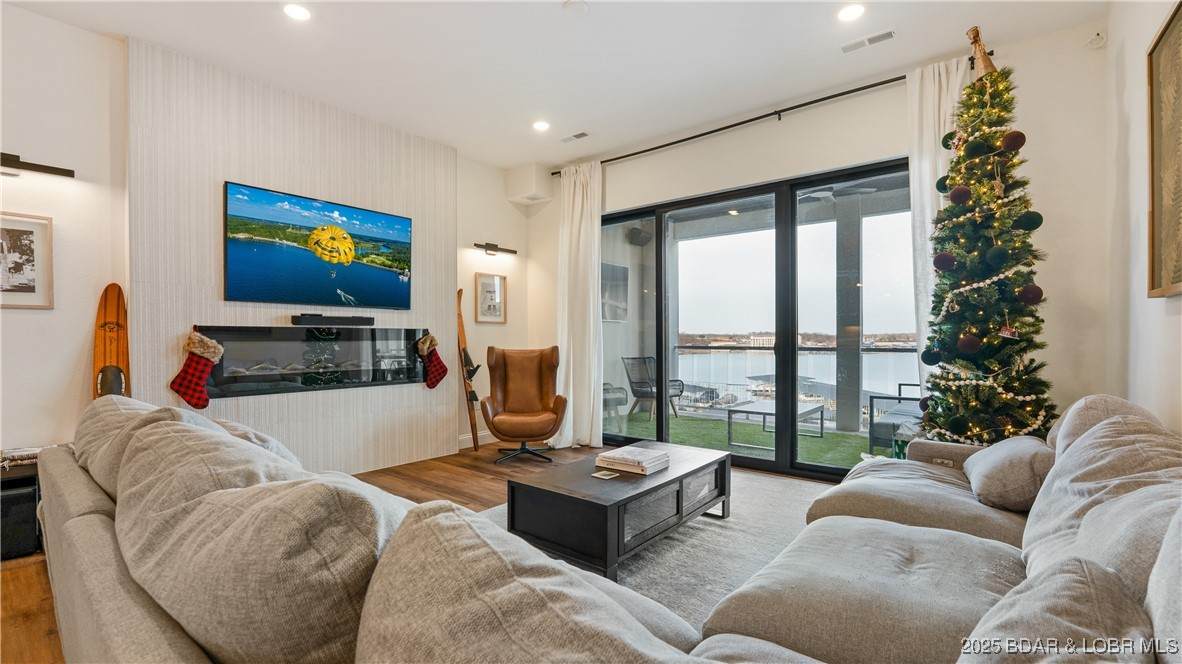 1035 Topsider Lane - Photo 1