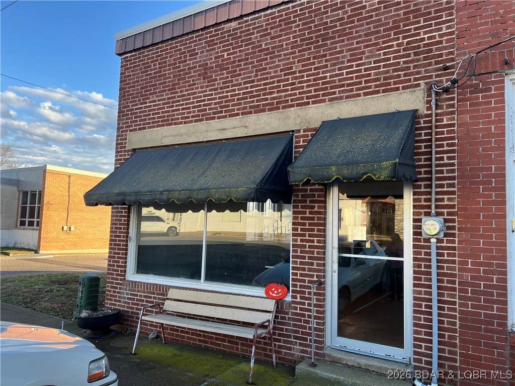 302 W. 2nd St - Photo 1