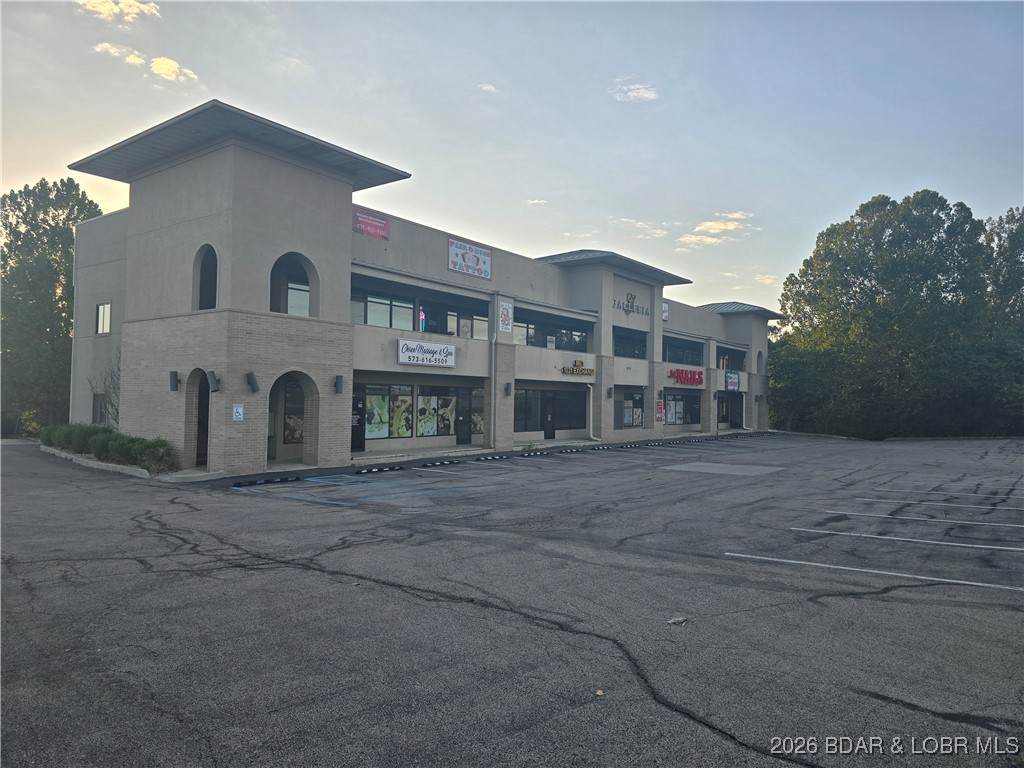 https://bt-photos.global.ssl.fastly.net/ozarks/orig_boomver_1_3583596-2.jpg