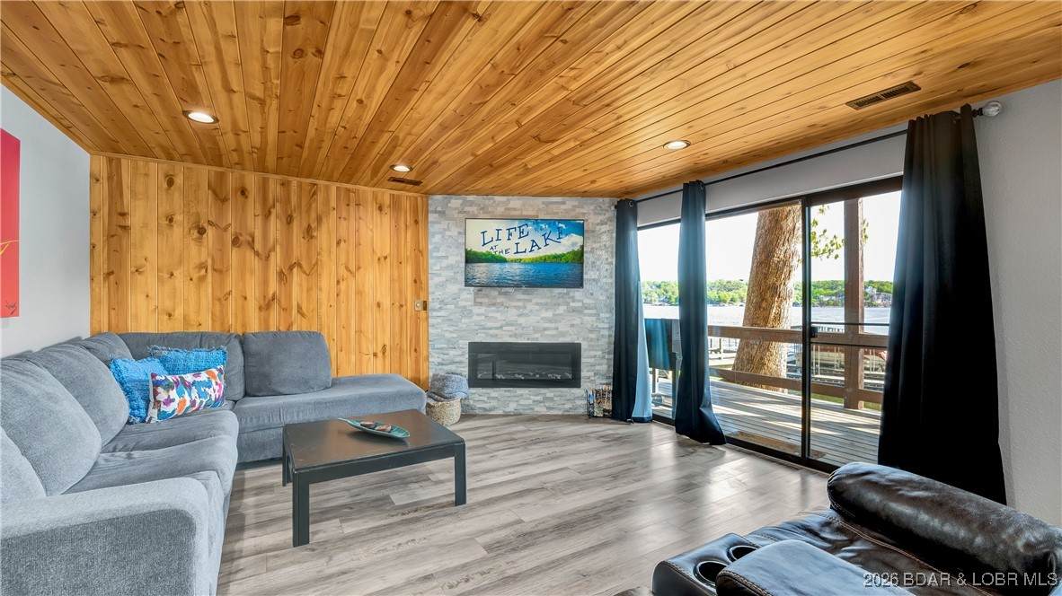 184 Lone Oak Point - Photo 1