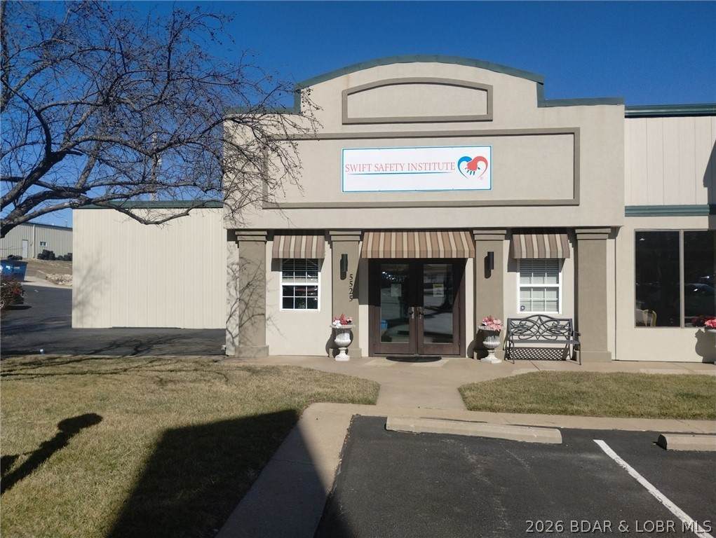 https://bt-photos.global.ssl.fastly.net/ozarks/orig_boomver_1_3584403-2.jpg