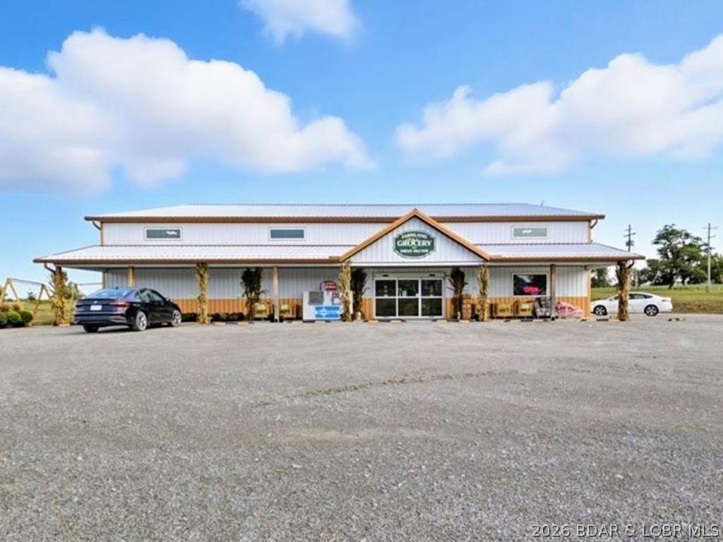 105 N Broadway Street - Photo 1