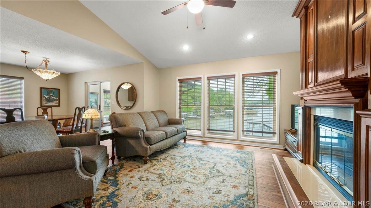 126 Isle Point - Photo 1