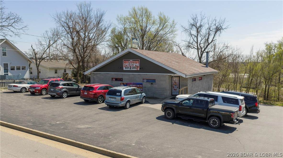 146 Illinois Street - Photo 1