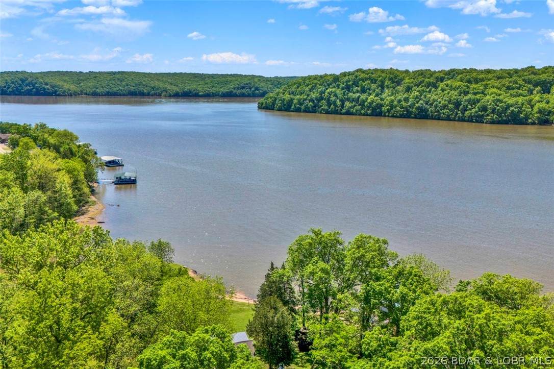 https://bt-photos.global.ssl.fastly.net/ozarks/orig_boomver_1_3587103-2.jpg