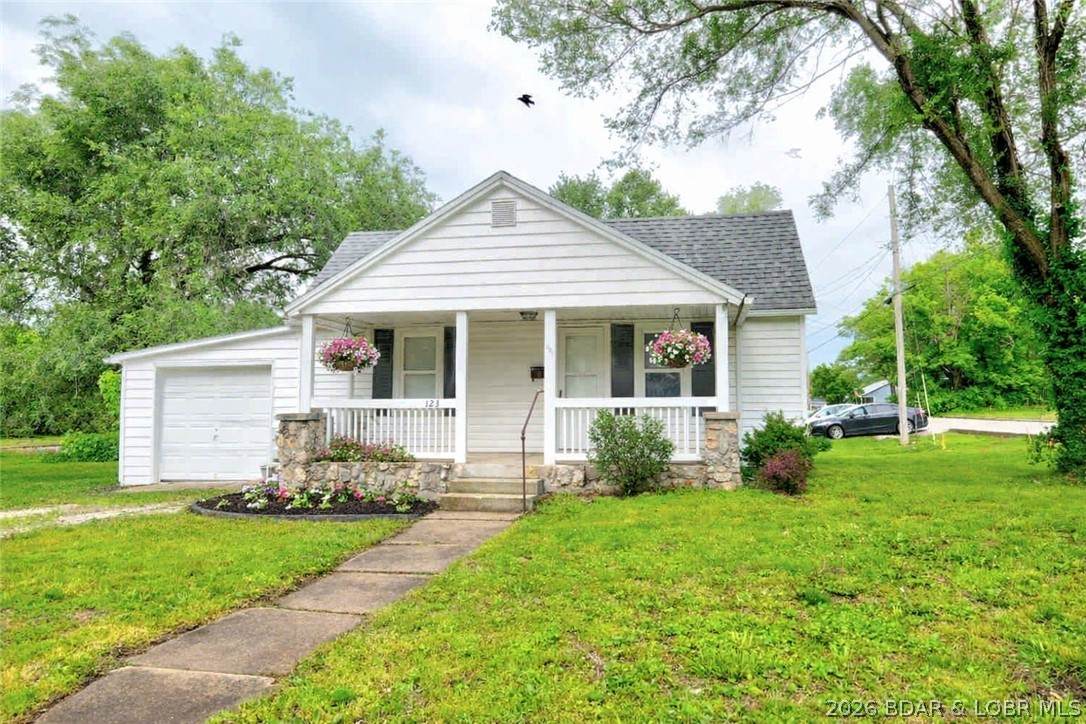 123 N. Grand Avenue - Photo 1