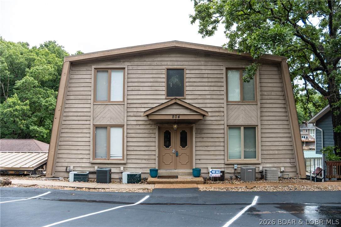 804 Manor Circle - Photo 1