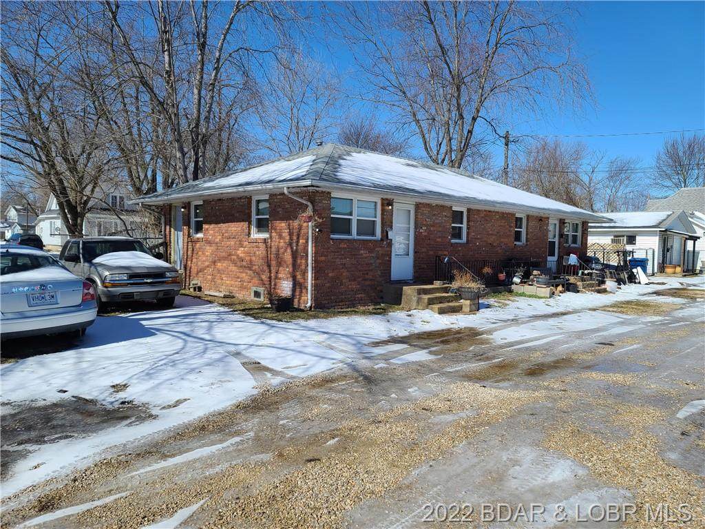 305 S Pine Street - Photo 1