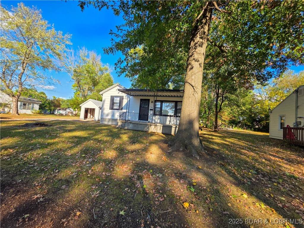 406 S Burke - Photo 1