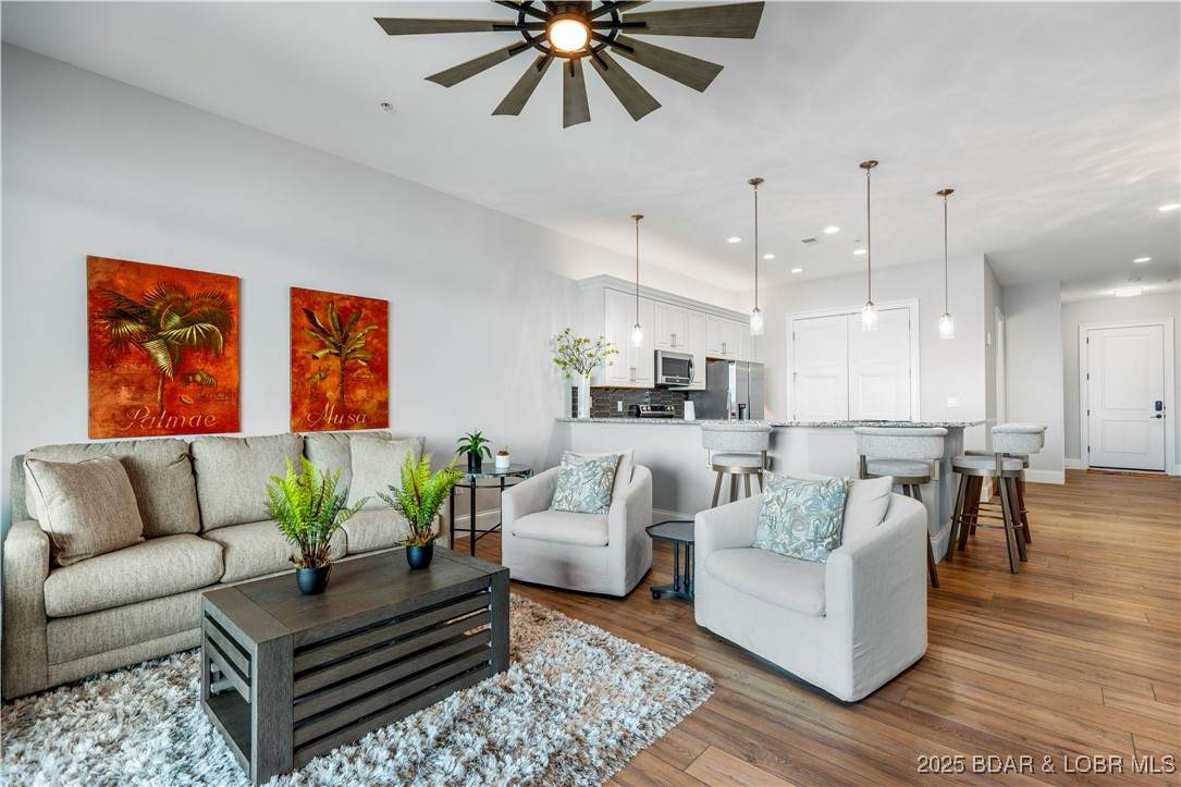 166 Captiva Drive - Photo 1