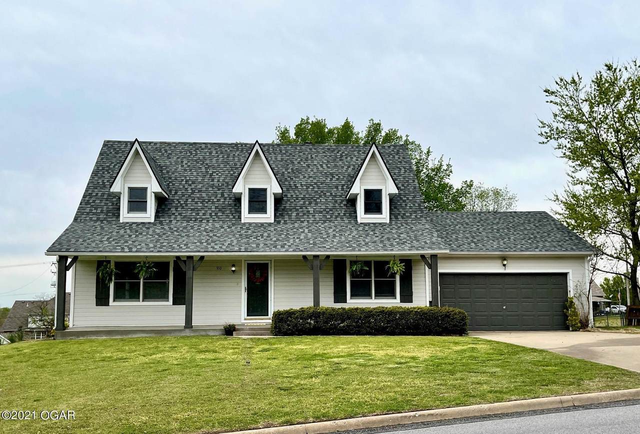 910 Country Side Drive - Photo 1