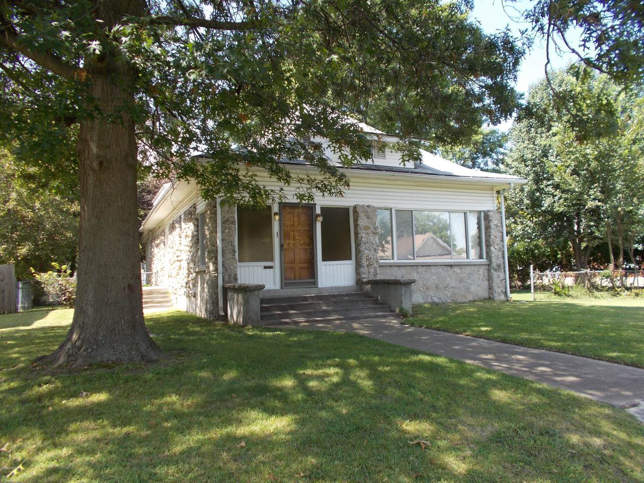 728 Porter Avenue - Photo 1