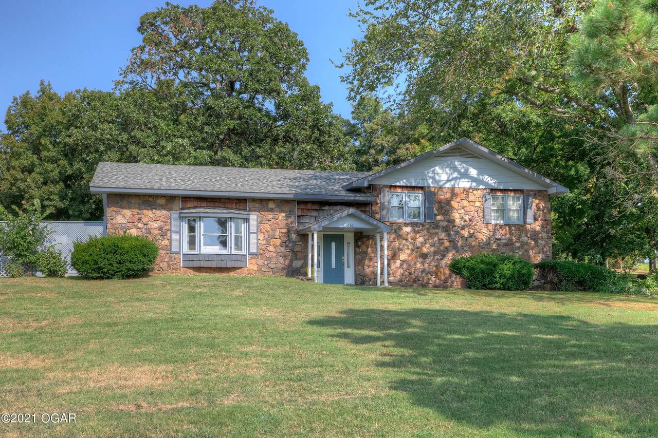 1060 Southridge - Photo 1