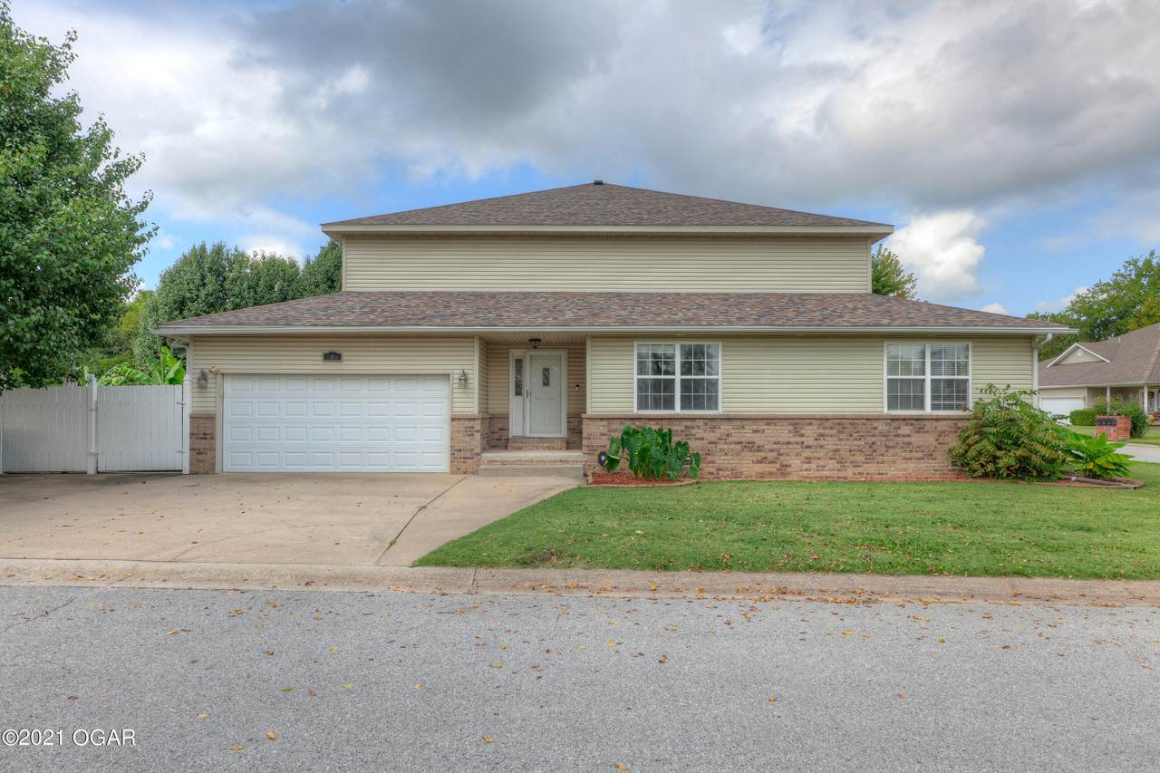 906 Briarview Drive - Photo 1