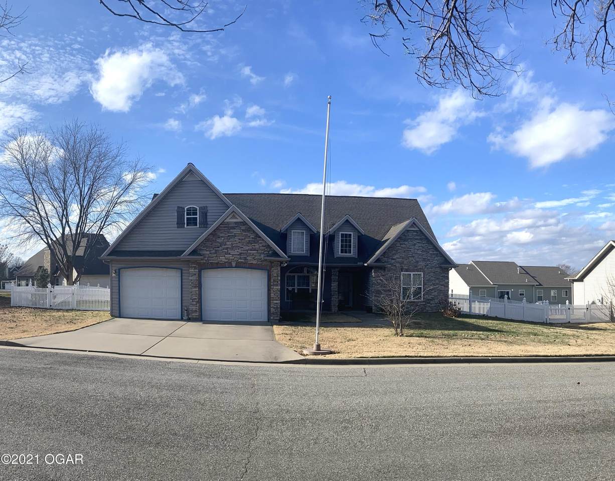 1824 Glenwood Drive - Photo 1