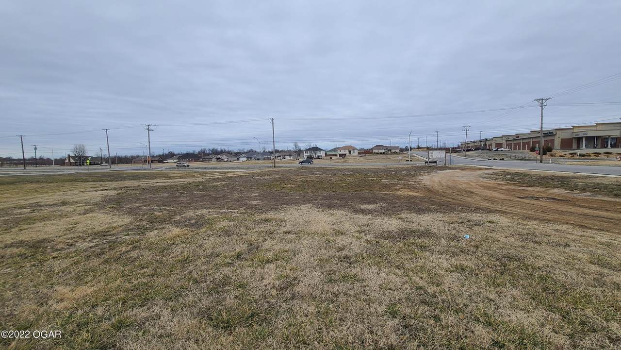 2002 Highview Avenue - Photo 1