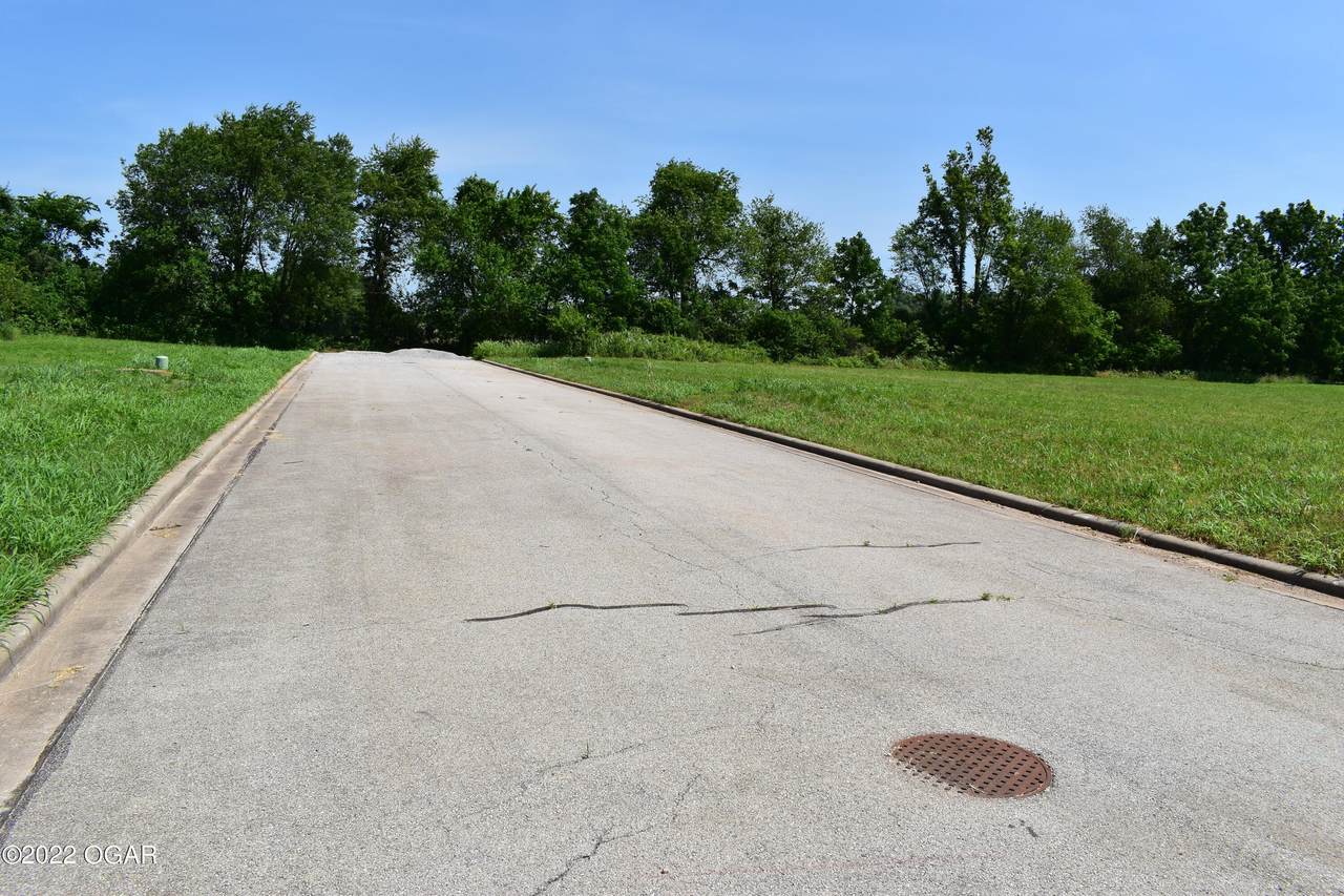 000 Ridgemont Avenue Avenue - Photo 1