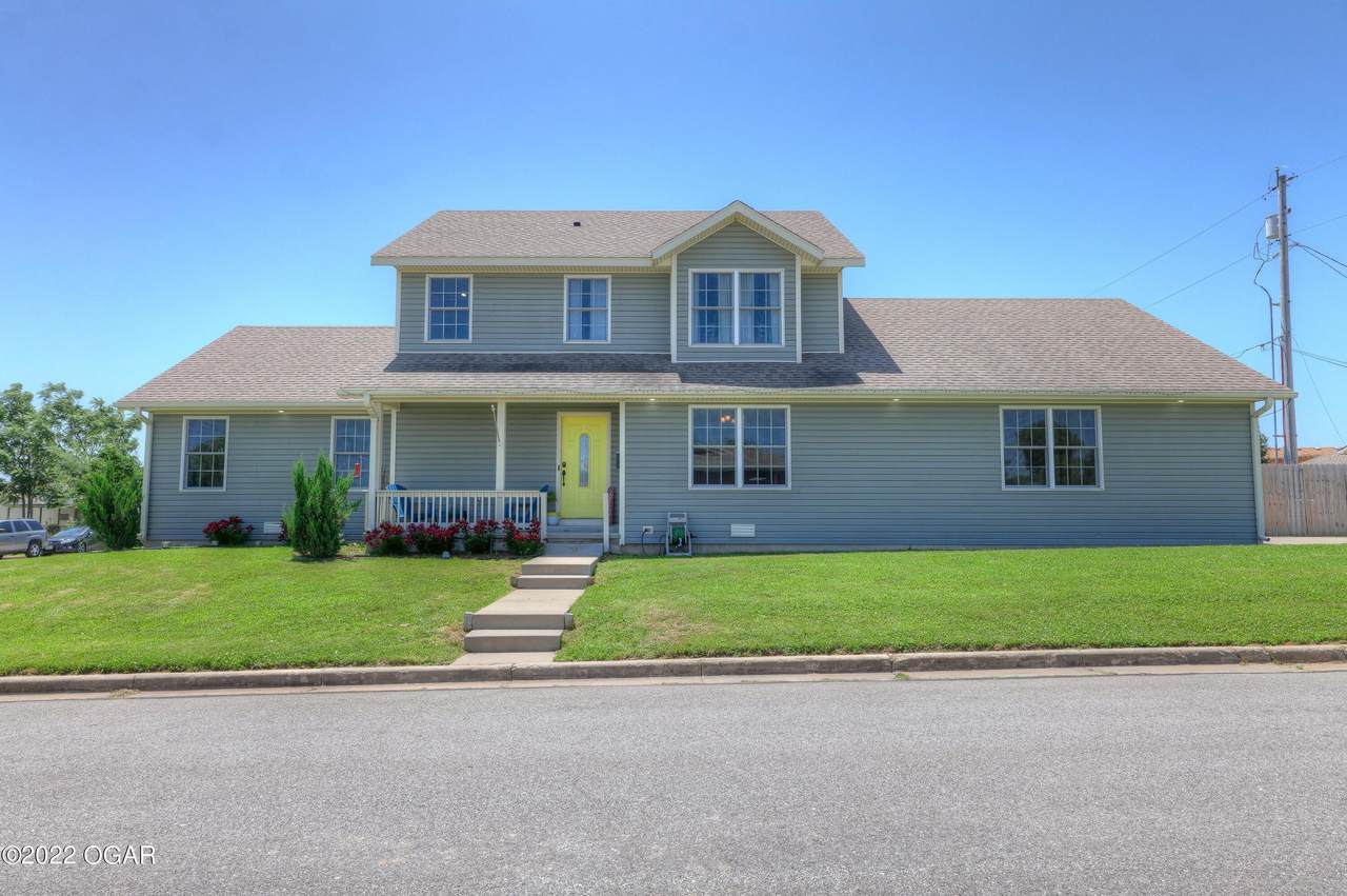 2402 Empire Ave - Photo 1