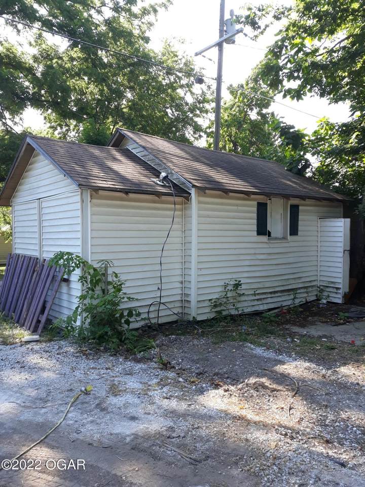 819 Jackson Avenue - Photo 1