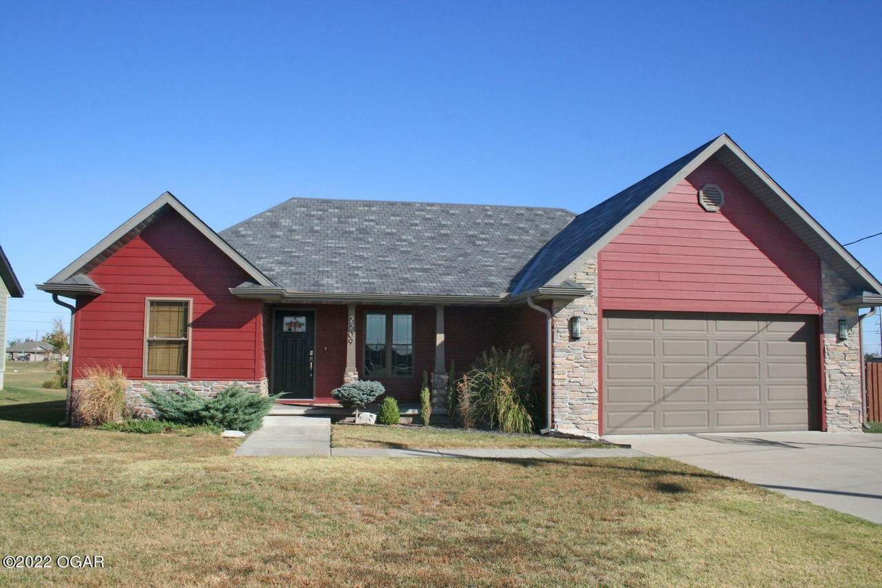 2209 27th Street - Photo 1
