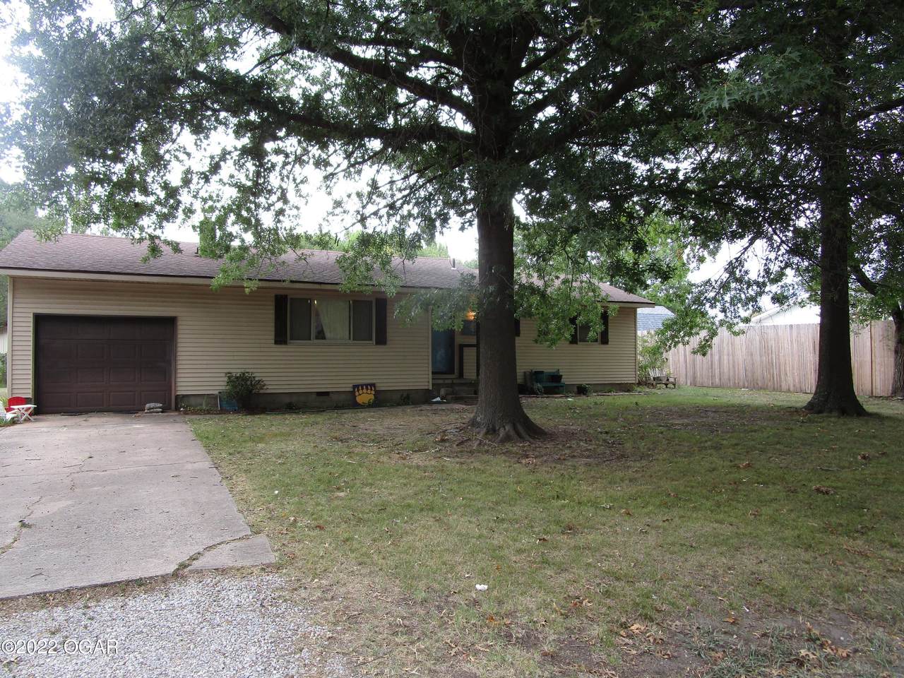 1605 Linda Lane - Photo 1