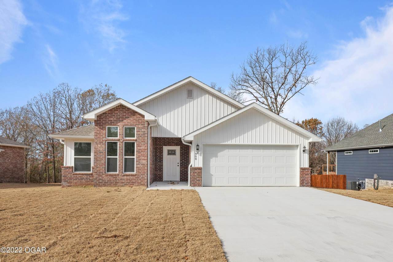908 Fountain Road - Photo 1