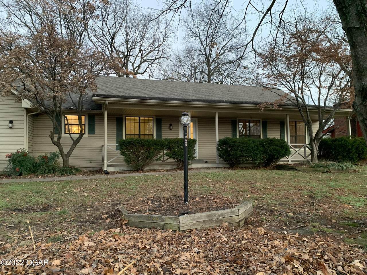 2809 Chandler Avenue - Photo 1