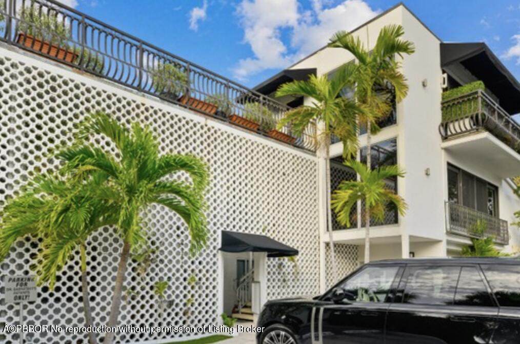 249 Peruvian Avenue - Photo 1
